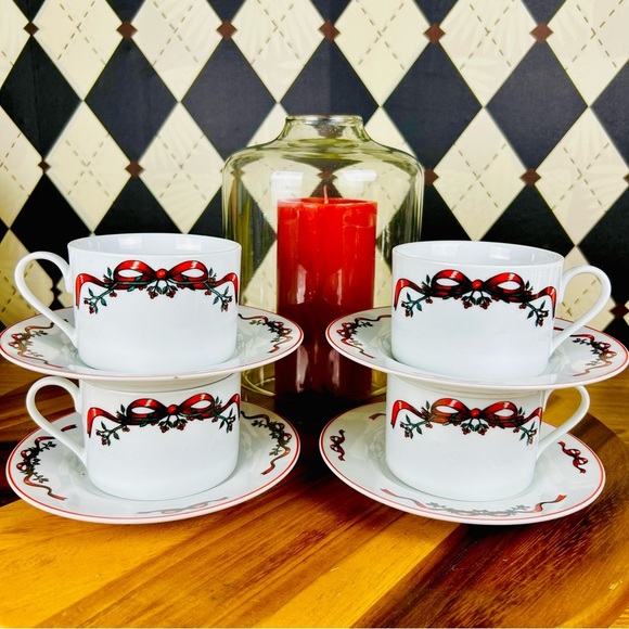 Set (8) 4 Cups + 4 Saucers Festive Christmas Red Green and White Holiday Teacups - Picture 5 of 13